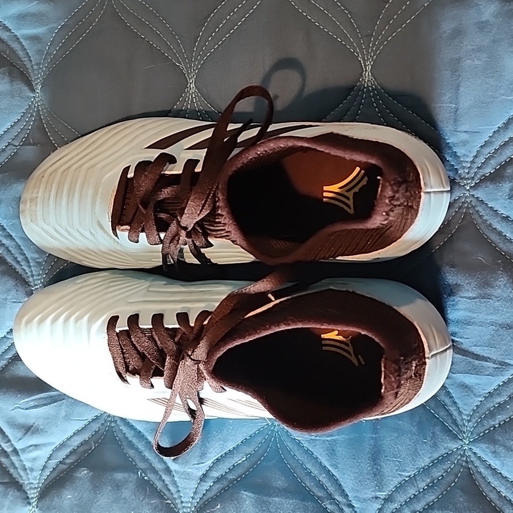 Adidas Womens Turf Soccer Cleats, Size 6